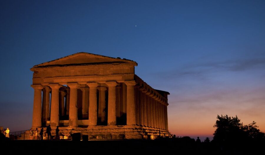 Agrigento: Valley of the Temples Skip-the-Line Sunset Tour - Why sunset changes Agrigento from ruins to a scene