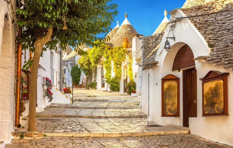 Alberobello: 2-Hour Guided Trulli Tour - Getting started at Piazza Sacramento, what to expect in real time
