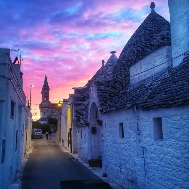 Alberobello: Walking Tour among Trulli Houses with a Local - Photos, shade, and the reality of busy streets