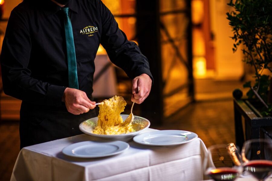 Alfredo alla Scrofa Restaurant in Rome: Eat Like a Star - The Roman main courses: amatriciana and more