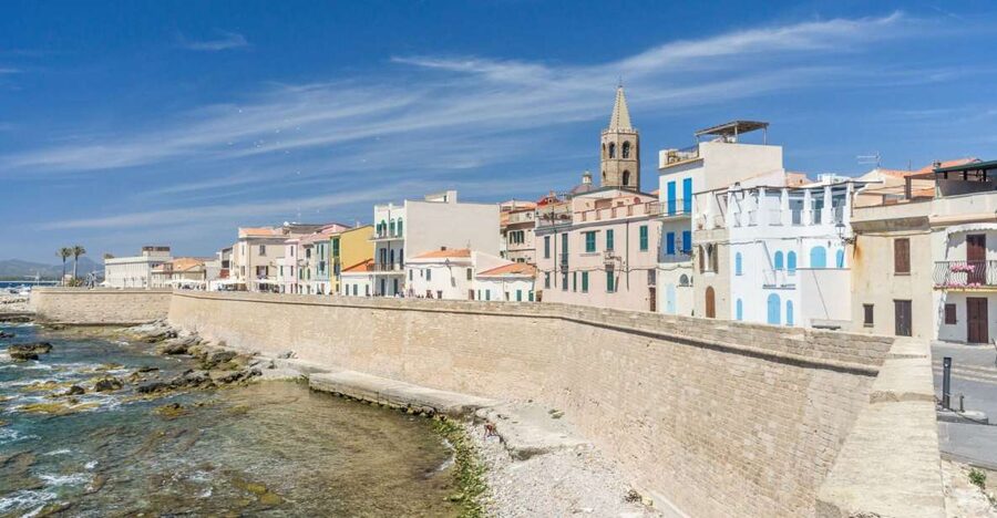 Alghero: Historic Center Walking Tour with A Local Guide - What to bring, what to wear, and how to stay comfortable