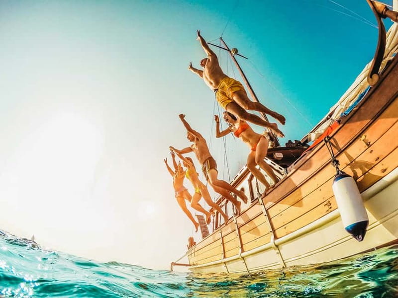 Amalfi Coast: Boat and Snorkeling Tour with Fruit & Drinks - Finding the start in Amalfi: Darsena pier and the orange umbrella