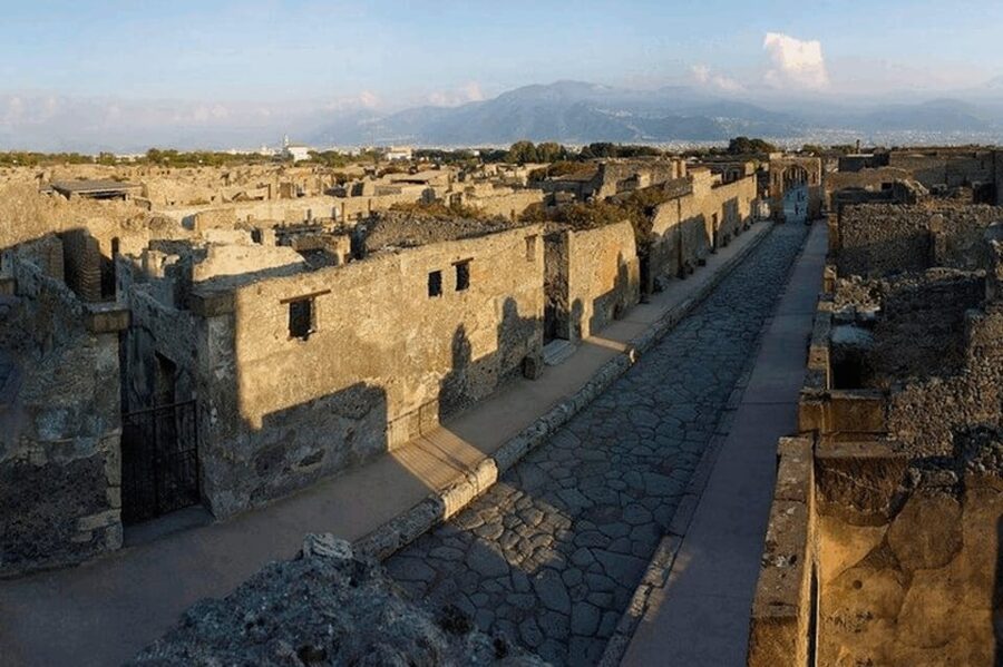 Amalfi Coast: Pompeii Guided Tour with Skip-the-Line Entry - Skip-the-line entry, timed for a busy Pompeii