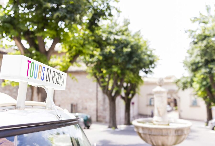 Assisi: Panoramic Tuk Tuk Tour - Comfort, audio, and what to wear in a tuk-tuk town