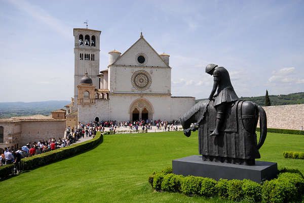 Assisi: Private Walking Tour with St. Francis Basilica - Key things you will notice on this Assisi tour