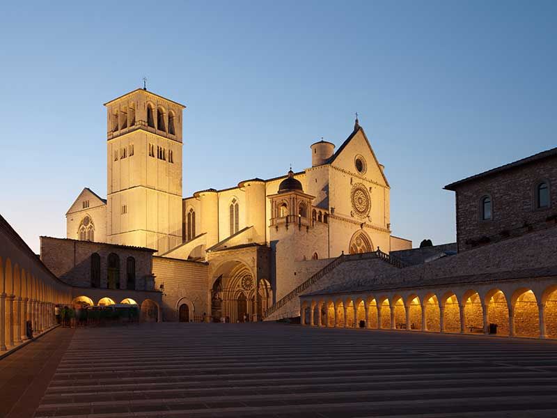 Assisi: Private Walking Tour with St. Francis Basilica - Piazza del Comune and the Temple of Minerva, Roman Under Medieval Assisi