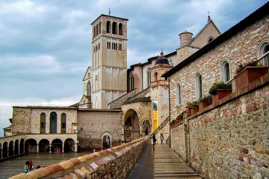Assisi: Private Walking Tour with St. Francis Basilica - Dress Code and Church Timing: The Details That Prevent Frustration