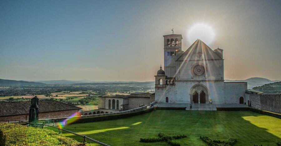 Assisi: Walking Tour with St. Francis Basilica Visit - The early viewpoint: amphitheater ruins, a quarry past, and Rocca Maggiore