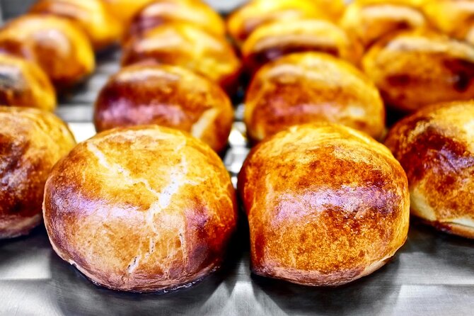 Authentic Naples Food Tour with 8+ Tastings of Pizza, Wine & More - Spaccanapoli: The Main Spine and Two More Tastings