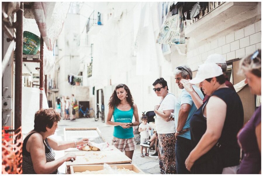 Bari: Guided Walking Tour - Piazza del Ferrarese and Piazza Mercantile, the Best First Anchors