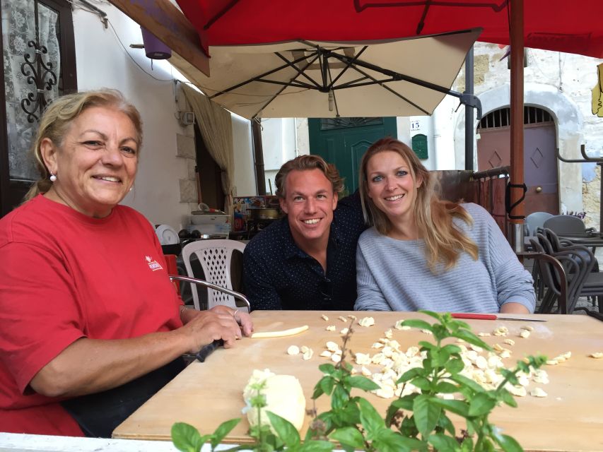 Bari: Pasta Experience Walking Tour - Meeting Velo Service and getting your bearings in Bari Vecchia