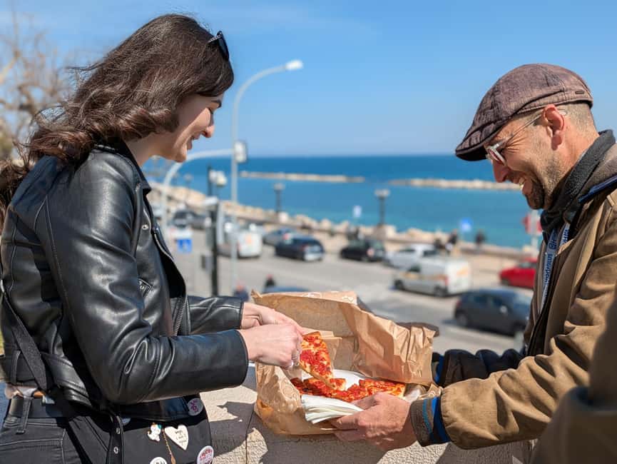 Bari: Street Food Walking Tour with Wine Tasting - Piazza Mercantile and Piazza del Ferrarese: the shopping square energy, food in hand