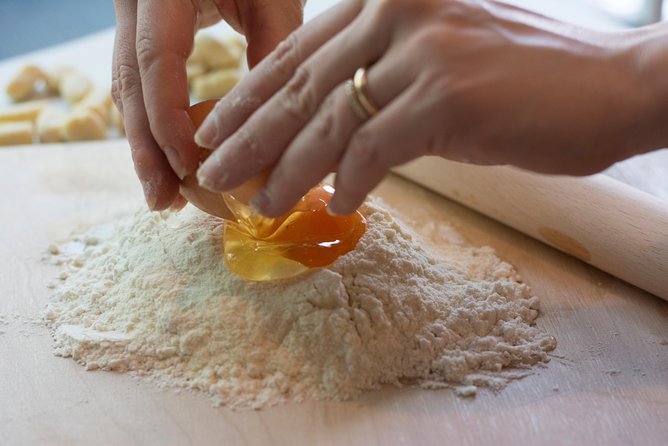 Become a Masterchef in Rome: Pasta, Ravioli and Tiramisù Class - Welcome spritz, cheese and pepper chips, then you cook