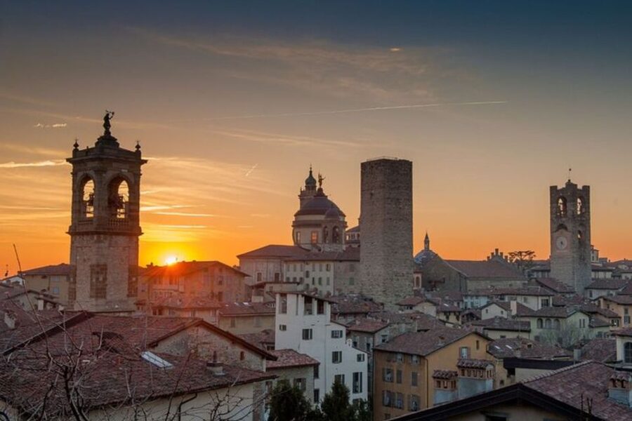 Bergamo: Private custom tour with a local guide - The 2 to 8 hours experience, broken into real walking time