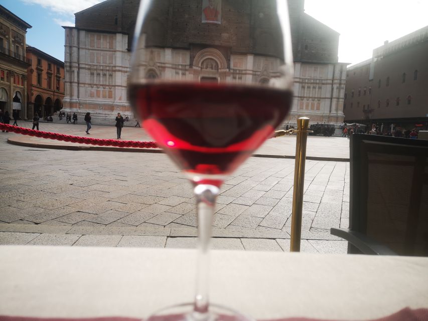 Bologna: City Center Guided Wine Walking Tour - Osteria stop, tasting Emilia-Romagna in a more food-linked mood