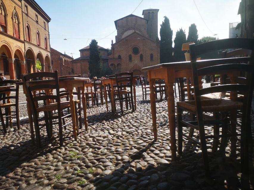 Bologna: City Center Guided Wine Walking Tour - What the guide experience feels like in real life