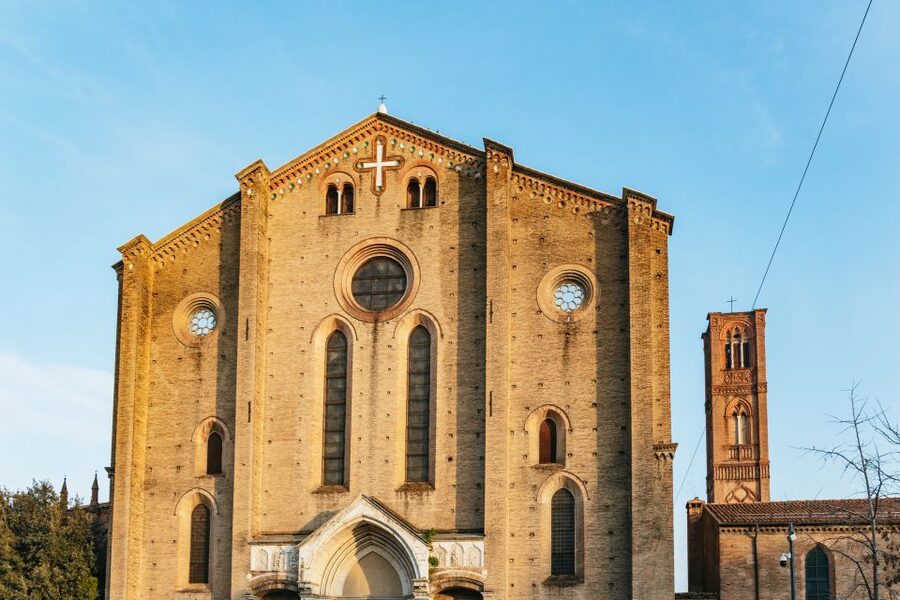 Bologna: City Center Walking Tour - Getting your bearings fast in the red city