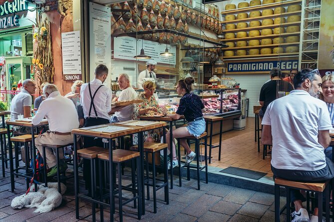 Bologna: Full meal Food Tour with Local Delights by Do Eat Better - Stop 3, Via dell’Indipendenza: tigelle or mortadella in a cone