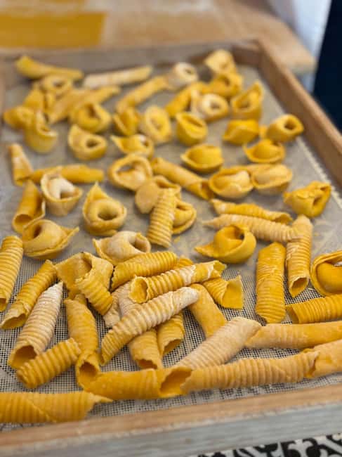 Bologna: In-Home Italian Pasta Making Workshop with Wine - Dinner table energy, conversation, and why the home setting works