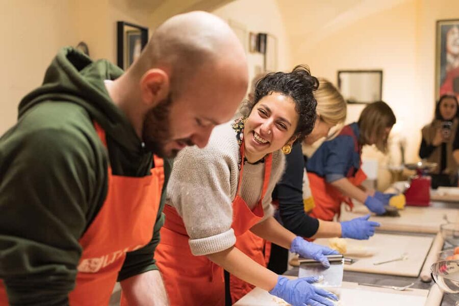 Bologna: Pasta Tagliatelle Ragu Cooking Class with Spritz - Finding the kitchen in central Bologna (and getting comfortable fast)