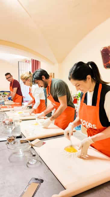 Bologna: Pasta Tagliatelle Ragu Cooking Class with Spritz - Pairing drinks with the cook-and-eat rhythm
