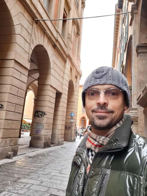 Bologna: Private Tour with a Local Guide - Meeting point magic: starting from your accommodation