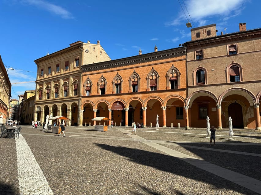 Bologna: Walking Food Tour and Highlights with a Local Guide - The Guide Factor: Why Reviews Keep Mentioning the Human Side