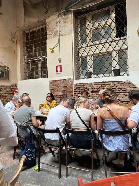 Bologna: Walking Food Tour and Highlights with a Local Guide - Vicolo Ranocchi: Street-Style Flavor and a Wine Pairing