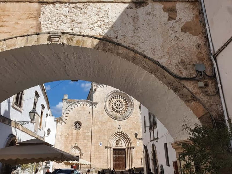 Brindisi: Alberobello, Locorotondo & Ostuni Tour with Brunch - Locorotondo on a Hill: White Streets, a Circular Old Town, and Scenic Pauses