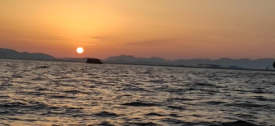 Cagliari:devil's saddle big cruise by boat drink & snack - Boat size, comfort, and who should skip this