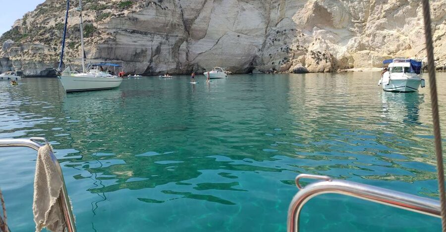 Cagliari: Devil's Saddle Sailboat Tour, Snorkeling and Drink - Marina Piccola dock H: starting fast, not frantic