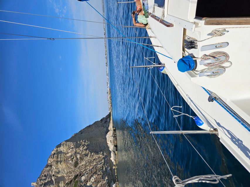 Cagliari: Devil's Saddle Sailboat Tour, Snorkeling and Drink - A real 9-meter sailboat: comfort, shade, and that sea-breeze feeling