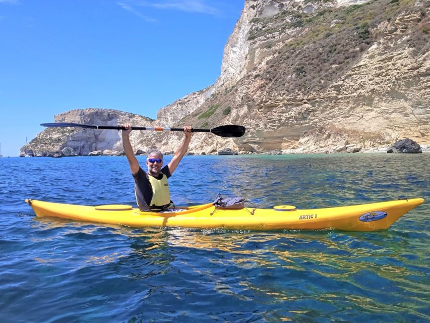 Cagliari: Guided Kayak Excursion in the Gulf of Cagliari - The short kayaking lesson that makes beginners okay