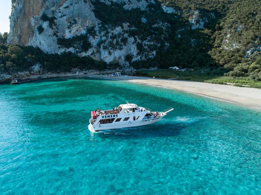 Cala Gonone: Grotta Bue Marino & Cala Luna Beach Boat Tour - From Cala Gonone port to the first boat ride