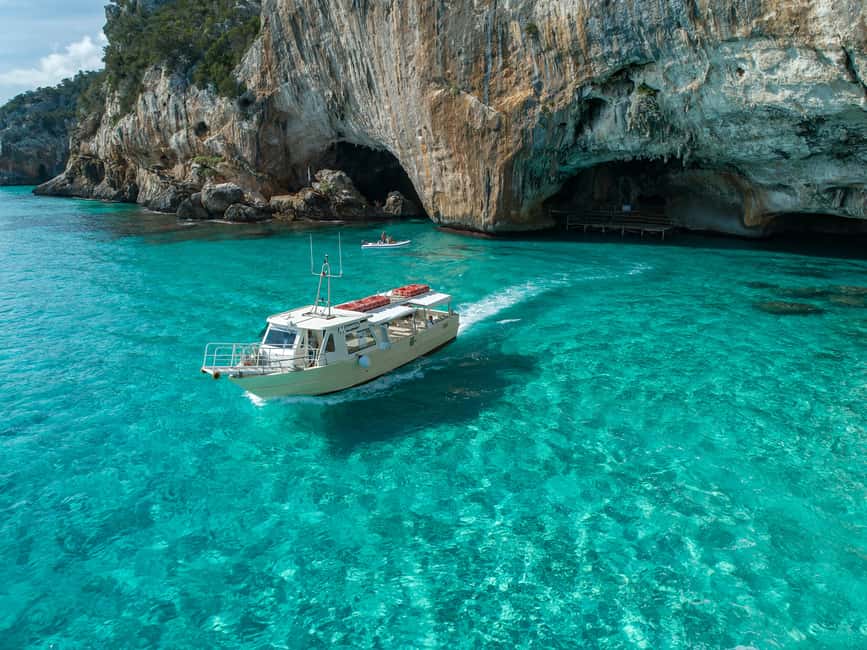 Cala Gonone: Grotta Bue Marino & Cala Luna Beach Boat Tour - The Cala Luna beach stop, 800 meters of sand and real swim time