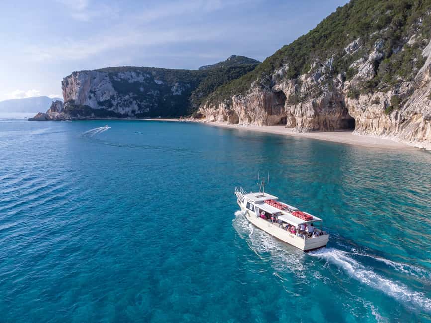 Cala Gonone: Grotta Bue Marino & Cala Luna Beach Boat Tour - Entering Grotta del Bue Marino and the Sea Ox story