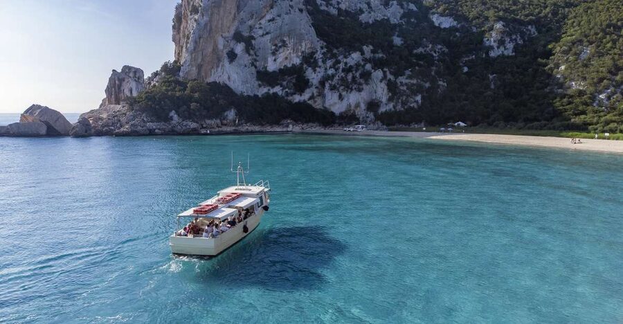 Cala Gonone: Guided Boat Tour to Cala Luna Beach - Boat Comfort and the Included Audioguide