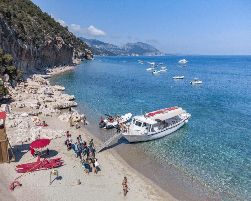 Cala Gonone: Gulf of Orosei Cruise with Food and Swimming - Sailing the Gulf of Orosei from Cala Gonone