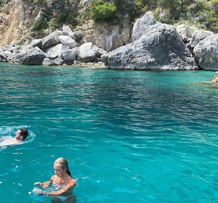 Capri: 2-Hours Boat Tour with Swimming, Limoncello and Snack - Safety gear and snorkeling mask, plus what you should bring