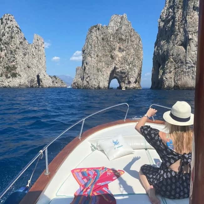 Capri: 2-Hours Boat Tour with Swimming, Limoncello and Snack - How the 2-hour route moves: Grotta Bianca, Arco Naturale, Faraglioni