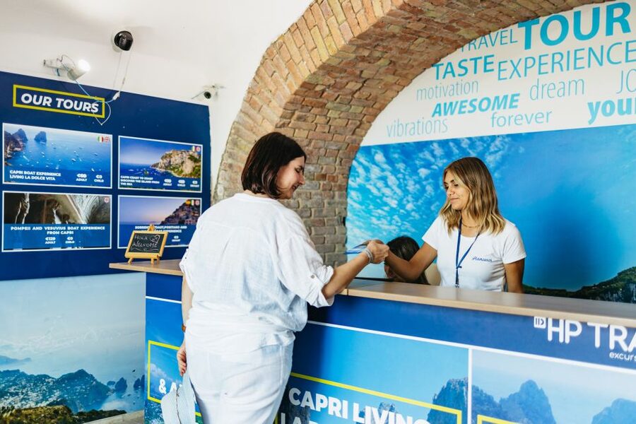 Capri: Island Boat Trip with Grottos - Grottos and Sound: How to Get the Most Out of the Commentary