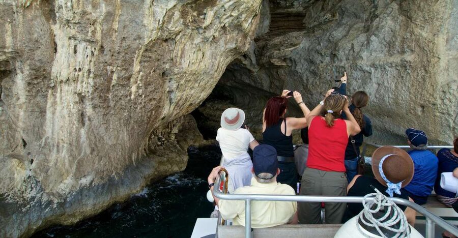 Capri: Island Sightseeing Tour with Blue Grotto Stop - Blue Grotto Stop: Tickets, Waiting Time, and What Can Go Wrong