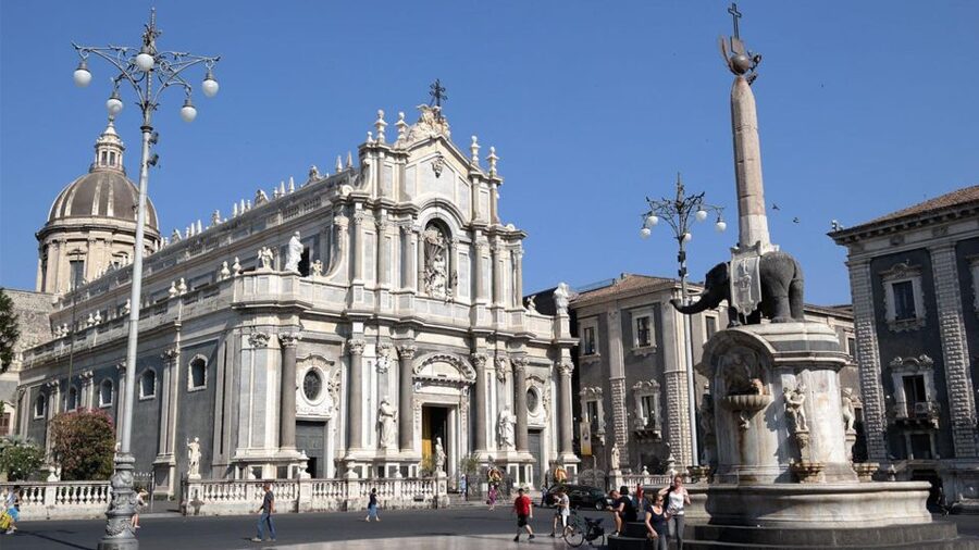 Catania: City Highlights Walking Tour - Via Crociferi and the square rhythm between monuments