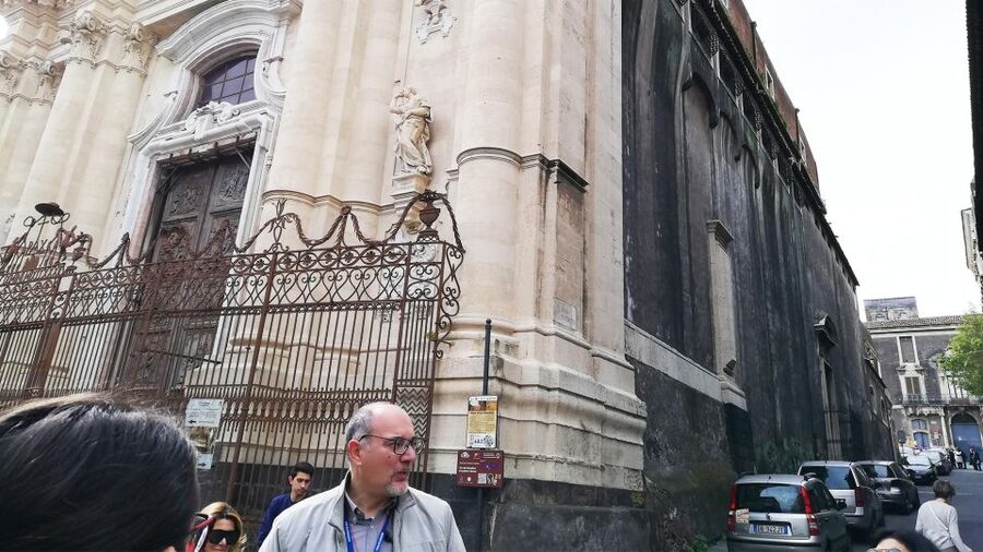 Catania: City Highlights Walking Tour - Piazza Università and the way the route builds momentum