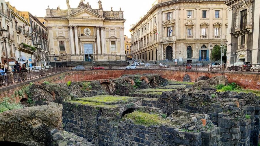 Catania: City Highlights Walking Tour - Piazza San Placido and a satisfying wrap-back