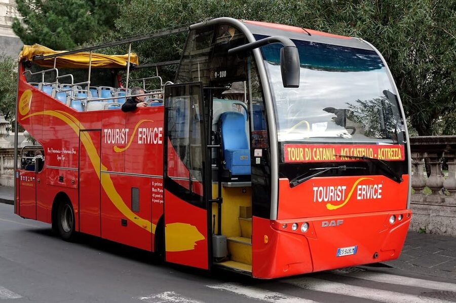 Catania: Hop-On, Hop-Off Bus to Acicastello and Acitrezza - Your onboard audio guide: headphones, languages, and how to use them