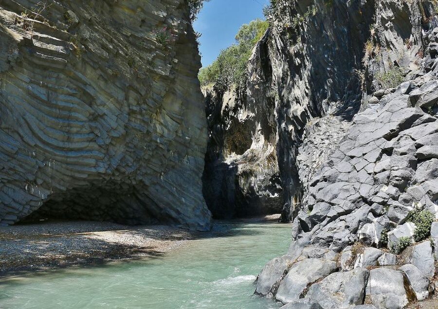 Catania: Mount Etna Volcano and Alcantara Park Tour - The lava cave stop: what you gain from going underground