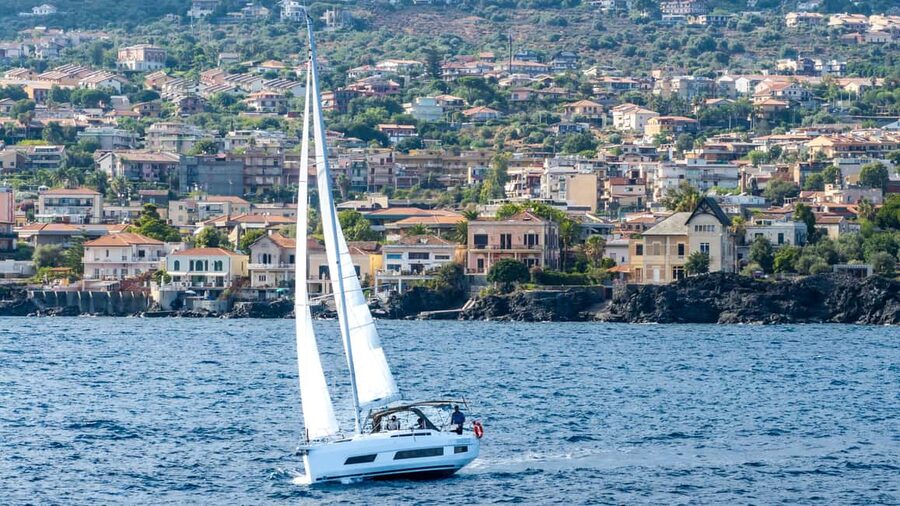 Catania: Sail Tour of Cyclops Coast with Sicilian Aperitif - Guides and crew: why the small-group size matters