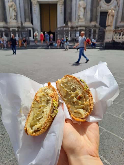 Catania: Street Food Guided Walking Tour - The Final Street Food Stop: Cipollina, Cartocciata, and the Cannoli Moment