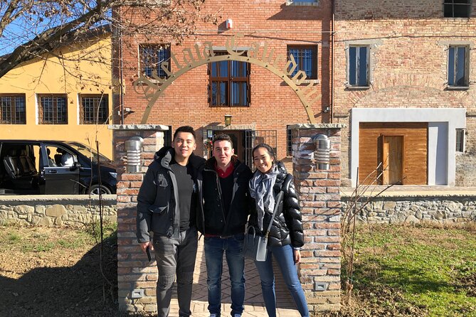 Cavedoni Balsamic Vinegar Tour: The Oldest in Modena - The tasting lineup: aged balsamics, food pairings, and Lambrusco